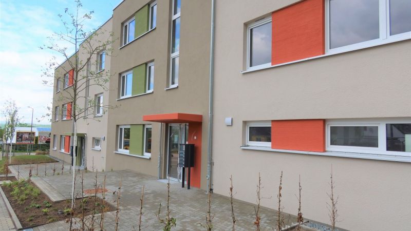 Fertigstellung Haus A - Straßenansicht