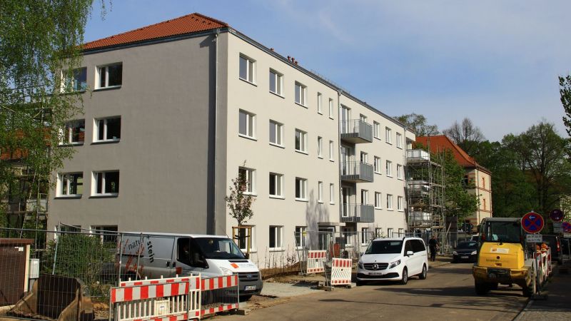 Fertigstellung Außenbereich Straßenansicht