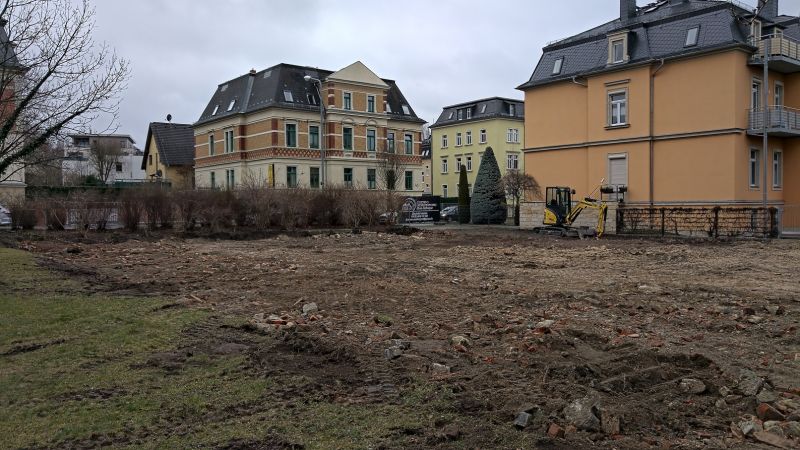 Baufeld nach Abbruch Garagen