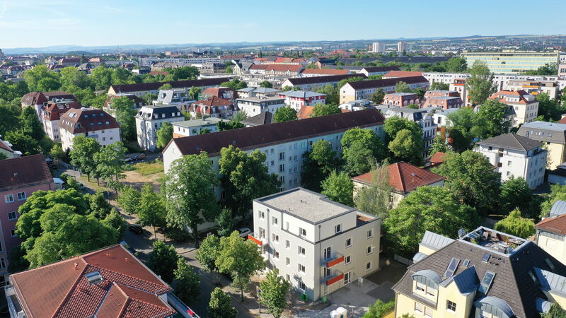 fertiggestelltes Wohngebäude aus der Luftperspektive
