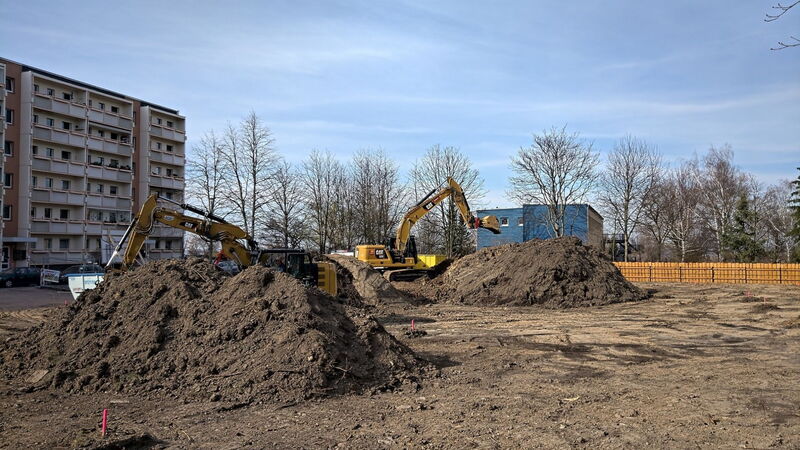 Baustelle mit Baufahrzeugen Bulgakowstraße